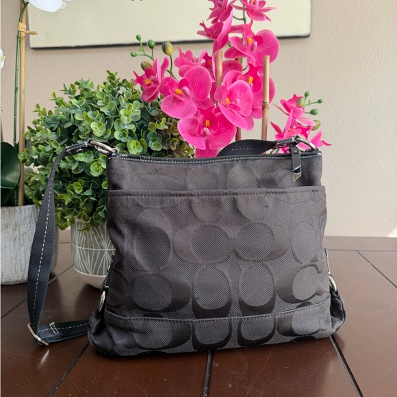 Coach Black crossbody - Picture 2 of 15